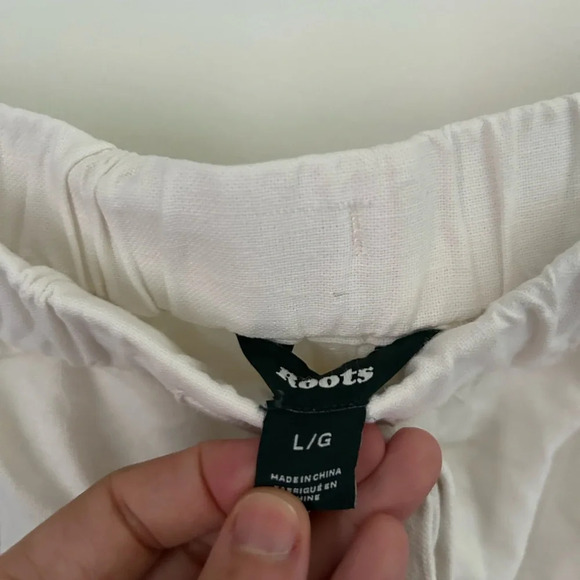 Roots White Cotton/Linen Shorts - Picture 4 of 4